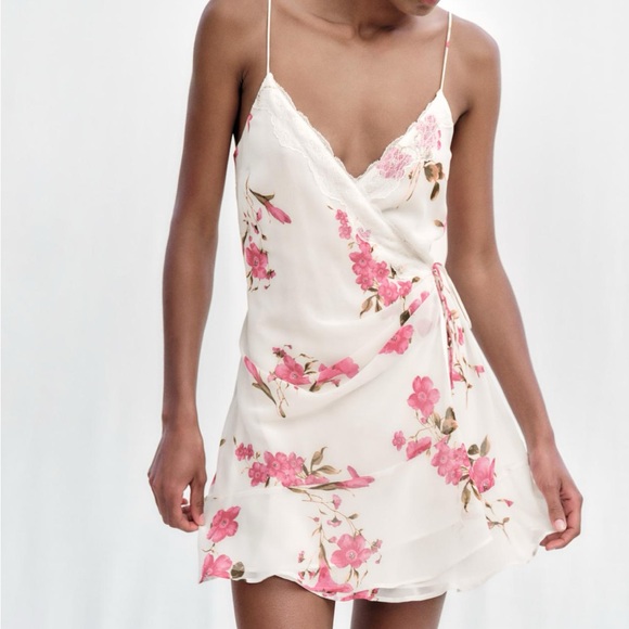 Zara Dresses & Skirts - Zara limited edition floral with lace pattern mini dress